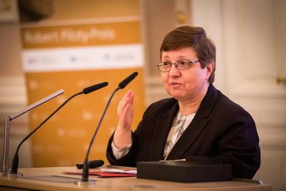 Professor Klara Nahrstedt, shown during the award ceremony Feb. 15 in Darmstadt, calls her collaboration with TU Darmstadt &quot;one of the most productive of my career.&quot; ( Photos: Gregor Rynkowski)    